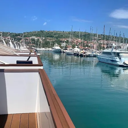 Floating Sea House Botel