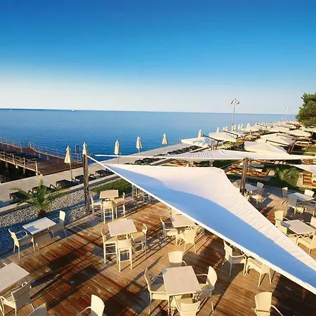Floating Sea House Botel