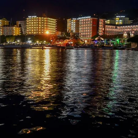 Floating Sea House Úszó hotel *