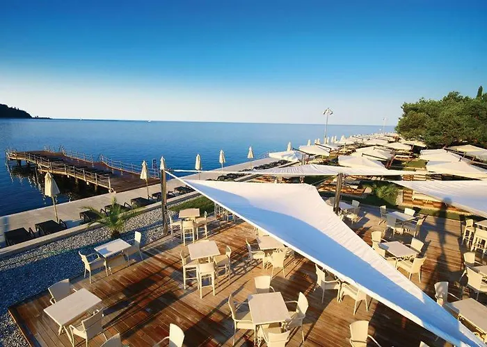 Floating Sea House Botel