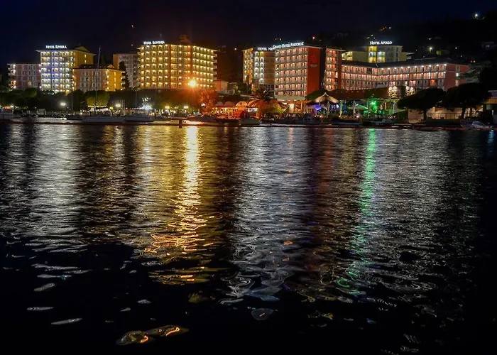 Floating Sea House Botel *